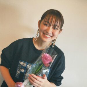 Miyu Yoshimoto Instagram - 27歳になりましたとさ！
2年前に仕事環境が変わって
正直、不安の方が大きかったですが
今までお仕事ご一緒した方や
お仕事で新しく出逢ってくれた方が
沢山沢山支えて下さり
自分のなりたい方向へ着実に進めています。
本当に感謝しております。

そして、いつも応援して下さってる皆様の
メッセージにもすごく活力を頂いています！
ありがとうございます。

これからも日々勉強して
人としても役者としても
目的を達することができるよう頑張ります。
そして、私から出る表現が作品が
1人でも多くの方の心にちゃんと届きますように。

#birthday