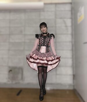 Mizuta Shiori Instagram - 初めてのチームM公演オープニング衣装🎀✨

スタイルよく見えすぎるし
全部がかわいすぎます🥺💕

B2の衣装とはまた印象変わりますね🤗
⠀
⠀
⠀

#NMB48#アイドル#idol#アイドル衣装