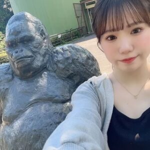 Mizuta Shiori Instagram - 最近はお仕事で何度かお邪魔していましたが、

それ以外では2回目の「日本モンキーセンター」へ
久々に行ってきました🦍✨

楽しすぎてあっという間の1日でした🥹

ニシゴリラのタロウさんは安定にかっこかわいいし、

バーバリーマカクたちの座りかたは可愛すぎるし

シロガオサキのモップくんはずーっと走り回ってました☺️
動くたびにフサフサ揺れる毛が愛しい☺️

アヌビスヒヒたちの寝方がみんなすごかったです😴

今日は他にもたくさん観察できてまたさらに
サルたちのこと好きになりました🫶🫶🫶🫶

また絶対に行きます🏃‍♂️💨💨💨💨

#日本モンキーセンター #愛知県#愛知#犬山市
#動物園