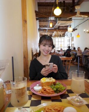 Mizuta Shiori Instagram - 😊🍽️
⠀
⠀

#大阪ランチ#カフェランチ#cafetokiona#カフェトキオナ 
 #大阪カフェ#レトロカフェ