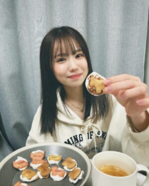 Mizuta Shiori Instagram - はっぴーばれんたいん💝

たべっ子どうぶつでマシュマロサンド作った〜🐰🍪
パーカーもたべっ子🐘🦒🐱^ ^

#NMB48#アイドル#バレンタイン#たべっ子どうぶつ