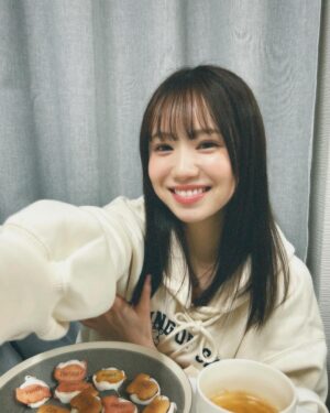 Mizuta Shiori Instagram - はっぴーばれんたいん💝

たべっ子どうぶつでマシュマロサンド作った〜🐰🍪
パーカーもたべっ子🐘🦒🐱^ ^

#NMB48#アイドル#バレンタイン#たべっ子どうぶつ