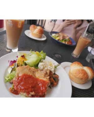 Mizuta Shiori Instagram - ☺️🥗🍞

⠀
⠀

#難波カフェ#難波ランチ#堀江カフェ #堀江ランチ#大阪ランチ