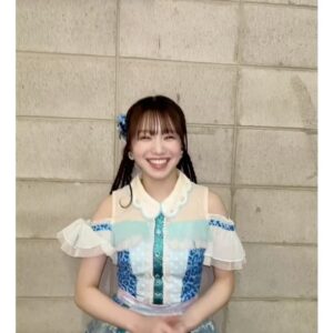 Mizuta Shiori Instagram - 最近は三つ編み垂らしまくってもらうことにハマってます👧🏻💖

次はどこからどんなふうに垂らしてもらおうかなぁ👧🏻💭

今回のは前の方の毛先をハートになるように
メイクさんが巻いてくださりました🫶🏻✨✨

#NMB48#idol#アイドル#アイドルヘア#ヘアアレンジ#アイドル衣装