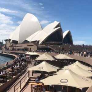 Mo Gilligan Instagram - Excited to announce that Australia 🇦🇺 is now SOLD OUT

Final few extra seats added due to overwhelming demand for New Zealand 🇳🇿

Link for world tour tickets is in my bio