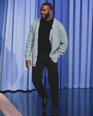 Mo Gilligan Instagram - Really enjoyed myself the @fallontonight much love to @jimmyfallon and the team for having me on the show. Final 3 show of the US tour are this week in Philly. Head to the link in my bio to grab the last remaining tickets. Much love to the team:
@independentpublicrelations @utcartistmgmt @jvnofficial