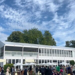 Mo Gilligan Instagram - Dressed Smart Like A London Bloke Before He Speak His Suit Bespoke.

Ascot 24’ 🎩🐎