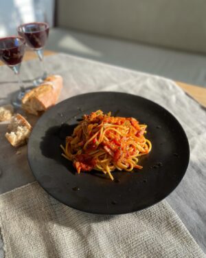 Mocomichi Hayami Instagram - Fine
速水もこみちの服食
速水流〜アマトリチャーナ

#fine
#fashion
#cardigan
#amatriciana 
#pasta
#服食#服#食