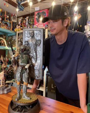 Mocomichi Hayami Instagram - STAR WARS
BOBA FETT AND HAN SOLO IN CARBONITE

MAY THE FORCE BE WITH YOU

#starwars
#disney
#bobafett 
#hansolo
#figure
#actionfigure 
#statue
#collection
#collector