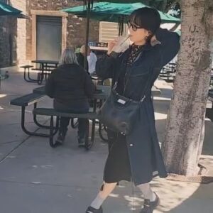 Moeka Hoshi Instagram - 🇺🇸
Last week, I took a spontaneous trip to L.A.!

Since it was a short trip, I didn’t have time to do that much. So I’d love to go again some day!

Thanks to Hiro-san and Yumi-san, I got to see some of the members of the post-production team. 
I had never met them before since they joined Shōgun after the shooting.

Before, during, and after the shooting,
I realized that a lot of people were involved in this show, much more than I expected. Especially because Shōgun is a huge project, the number of people working together is huge too.

We tend to be out in public and subject to evaluation, there are hundreds of professionals behind the scenes who support us and make it possible. Nothing could be accomplished without them.

Thank you to each and every one of you guys.

(Me, dancing in WB studio)