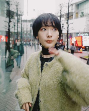 Moeka Hoshi Instagram - 両手を合わせるこのポーズは何？
よくやってるけど…

とてもとてもthank you
📸 @meg_omori