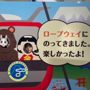 Moeka Hoshi Instagram - 大学の友人に引っ張り出してもらった年始

写真撮るときにぬいぐるみがいると楽しくなるよ、と貸し出された太宰府限定エビフライのしっぽちゃん

持つべきものは友〜

なんか全部どこかシュール
キメキメを載せるのが恥ずかしくなってきた年頃
グェげ