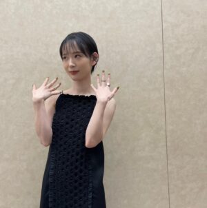 Moeka Hoshi Instagram - 🎬『MY (K)NIGHT』
公開前夜祭ありがとうございました🌟

本日より公開しています！ぜひ映画館へ！

・dress  GANNI (@ganni )
・ear cuff  SHUN OKUBO(@shun_okubo) × HATRA(@hatroid )
・ring  SHUN OKUBO(@shun_okubo )

Stylist @takayama_eri 🤍
Hair&make @akiyamahitomi09 🤍

ポージング下手すぎないか問題発生中
