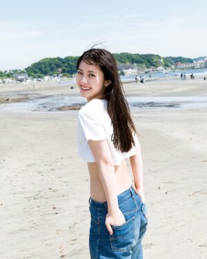 Moeka Ukawa Instagram - 【📣情報解禁】
本日6/29(木)発売の #ヤングジャンプ さんに初掲載させて頂きました。

初めてのグラビアです✨
初グラビアがヤンジャンさん、とても嬉しく光栄です。。🩵

撮影当日はすごく緊張しましたが、スタッフの皆様のお陰ですごく楽しんで臨むことが出来ました。
ぜひご覧下さい！！

#ヤンジャン