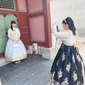 Moeka Ukawa Instagram - ♥
ずっと着たかったチマチョゴリ🩵💜
#韓国旅行