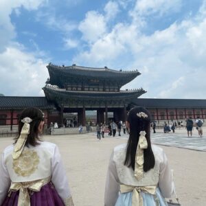 Moeka Ukawa Instagram - ♥
ずっと着たかったチマチョゴリ🩵💜
#韓国旅行