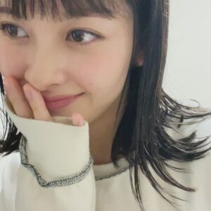 Moeka Ukawa Instagram - ❤︎
小学生ぶり？に髪の毛切りました！！😌😌
@answer_beautysalon さんで14歳からお世話になってる栗原さんに！！
リニューアルおめでとう御座います。すごく素敵な店内でした。。

またよろしくお願いします！！
シャンプーリンスも個人的にすごく好きな匂いでお気に入り🤍

#ミディアムボブ
