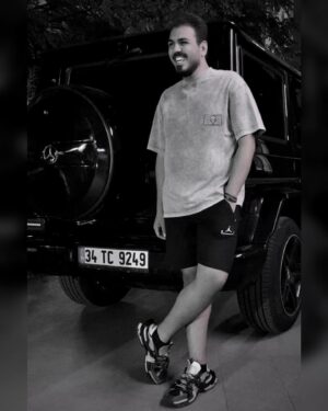 Mohamad Ramezani Pour Instagram - You shouldn’t never regret something that made you smile…