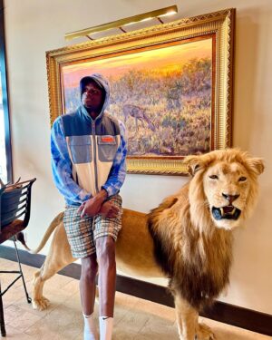 Mohamed Bamba Instagram - Just cause I feel like I haven’t made y’all laugh in a while 😂 @peta no animals were harmed during my lil trip to @ketterman_ranch 🫠🤣