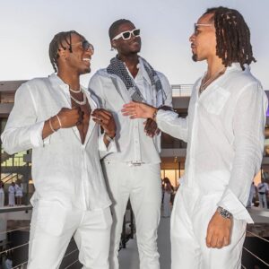 Mohamed Bamba Instagram - Rock that all white when I’m feeling godly 🧖🏿‍♂️✨🤌🏾

s/o to @michaelrubin for putting together such a great event, appreciate you brody🤞🏿