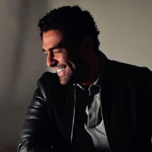 Mohamed Kelany Instagram - I’ld like to thank all kelany’s family for the love and support that they have been showing for the past 2 decades. It lifts my spirit and it means the world to me that I mean anything to you. Thankful for the #900 thousand friends and supporters. 

#Mohamedkelany
‎#محمدكيلاني