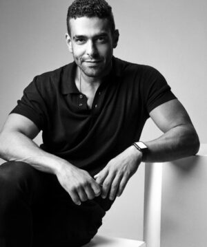 Mohamed Kelany Instagram - اغنيتي الجديده القلب الابيض دلوقتي علي يوتيوب علي قناتي الرسميه 
اللينك في البايو
