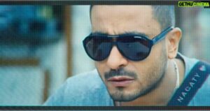 Mohamed Nagaty Instagram - بتحبوني ( خير ولا شر ) ؟  اكتب اسم العمل 🍃