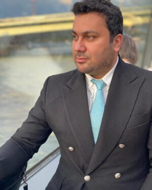 Mohammad Khademi Instagram - گاهی برای زندگیمان یک رژیم بنویسیم:
یک رژیم برای خلاصی از شر سنگینی روزگار که گاهی بر سینه ما سنگینی میکند.
رژیم که مختص چاقی یا لاغری نیست
گاهی باید یک رژیم خوب برای روح و افکارمان بگیریم؛ مثل:
رژیم کمتر حرص خوردن!
رژیم کمتر غصه خوردن
رژیم بی اندازه مهربان بودن
رژیم بی ریا کمک کردن
رژیم بی توقع دوست داشتن
رژیم دوری از افکار منفی
رژیم دوری از رفتارهای منفی بیایید رژیم آرامش بگیریم…

توصیه میکنم یک ماه رعایت کنید
سه کیلو از بیماریها کم میشود!!!

ارادت❤️🙌

----------------------
@dr.khademi