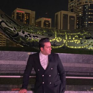 Mohammad Khademi Instagram - هزینه موفق شدن🤩

شب بیداری سحر خیزی تلاش و زحمت و فکر

کلی همکار ولی تعداد کمی دوست

کسی شما رو درک نمیکنه

شما احتمالا مجرد باقی میمونی مگر اینکه خوش شانس باشید و انسانی پیدا کنین که شرایط این نوع زندگی رو اگاه باشه

خیلی ها خوب شما رو میخوان ولی نه در حدی که
ازشون بهتر و موفق تر بشی!

به این دلایل شما بایستی قوی باشی و از پس خیلی کارها به خوبی بر بیایی

و مطمئن باشید با این تلاشها پر چمتون بالاست
و نتایج درخشان

ارادت🙌

دکتر محمد خادمی

------------------------------
@dr.khademi