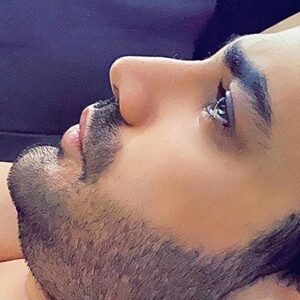 Mohammad Reza Zhaleh Instagram - .
خدا؟!
دردهایمان فرق داشت خدایمان یکی بـــود 
خدایمان فرق کــرد دردهایمان یکی شد.
بریده ای از
﴿یزدگرد و هزاره سوم﴾
نویسنده:
محمدرضا ژاله
@mr.zhaleh
یزدگرد هرگز نمی‌میرد
بزودی...
🤜🏻🎖🤛🏻
#محمدرضاژاله 
#محمدرضا_ژاله 
#محمد_رضا_ژاله