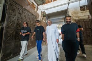 Mohammed Aldokhei Instagram - المندوب وصل جدة … بعد افتتاح #مهرجان_البحر_الأحمر_السينمائي_الدولي  قرر فريق مندوب يروح البلد و يفطر في مطعم الدرج فول و لحسة و فحسه .. بدال البانكيك و الاومليت و الافكادو توست …. تحياتنا لاهل جدة الحبايب ❤️