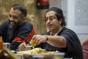 Mohammed Aldokhei Instagram - المندوب وصل جدة … بعد افتتاح #مهرجان_البحر_الأحمر_السينمائي_الدولي  قرر فريق مندوب يروح البلد و يفطر في مطعم الدرج فول و لحسة و فحسه .. بدال البانكيك و الاومليت و الافكادو توست …. تحياتنا لاهل جدة الحبايب ❤️