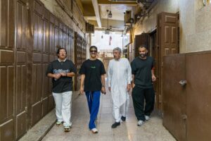 Mohammed Aldokhei Instagram - المندوب وصل جدة … بعد افتتاح #مهرجان_البحر_الأحمر_السينمائي_الدولي  قرر فريق مندوب يروح البلد و يفطر في مطعم الدرج فول و لحسة و فحسه .. بدال البانكيك و الاومليت و الافكادو توست …. تحياتنا لاهل جدة الحبايب ❤️