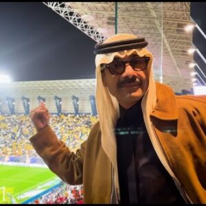 Mohammed Aldokhei Instagram - اخذت الدوخي لمباراة النصر امس و قلت اسوي له مفاجأة … ولا تزال المحاولات قائمة 
#النصر_السعودي 
#مندوب_الليل