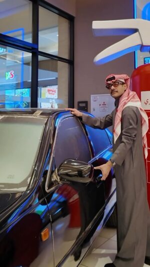 Mohammed Aldokhei Instagram - سيارة #مندوب_الليل و اغراضه في واجهة روشن في الرياض قالوا لنا بتجلس هناك اسبوع .. 

نفتح مزاد على الكامري 😁؟