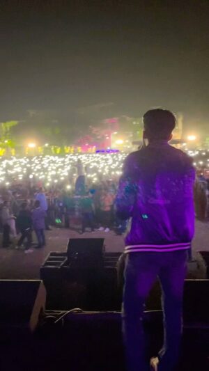 Mohammed Irfan Instagram - This is love! Last night was lit! (quite literally) ❤️
@iit.kanpur @antaragni.iitkanpur @tmtalentmanagement @sagarhbad @akashdeep_gogoi_music  @almaas.shaikh @spectal.management
