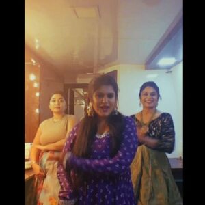 Mohana Bhogaraju Instagram - Katchi sera ✨️
Caravan scenes and all 💃