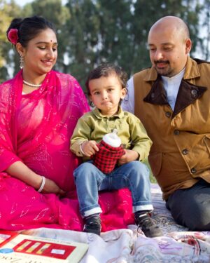 Mohena Singh Instagram - Welcoming a new member in our family soon 🌸
Grateful and counting the blessings 🙏🏽

📷 @shrirangswarge