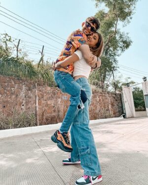 Mohit Hiranandani Instagram - Happy Shru day to y’all ! @shrutisinhahaha has turned a year older but that has nothing to do with the pampering she’s supposed to receive. The idea is to keep treating her like a lil one. Probably someone who’s still in her teens. I love you bro-child. I’m sorry for having upset you. I won’t upset you for another one year atleast. Incase I do coz of some stupid thought that crosses my head, “soch hi hoga, badal dena.” Please ? ❤️