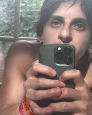 Moisés Arias Instagram - sunscreen in eyes for greener pastures