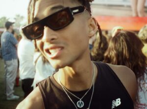 Moisés Arias Instagram - Jaden left u “Roses”

happy summer in the sunn