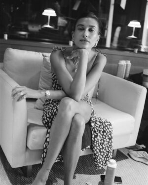 Moisés Arias Instagram - Sitting Portraiture