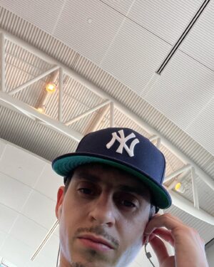Moisés Arias Instagram - yo i was born in woodside wtf