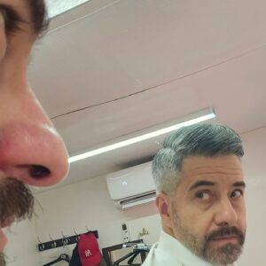 Moisés Arizmendi Instagram - Buen inico de semana. Ya saliste de trabajar? 
Variaciones sobre la espera entre escenas #campermood
