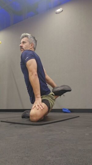 Moisés Arizmendi Instagram - Es cierto. Es mejor flojito y flexible en la vida que rígido y contracturado. Así que a estirar.
Cuando practicaba yoga lo hacía mucho mejor, así que uno de mis propósitos 20 24 será retomarlo

#stretching 
#flojitoycooperando