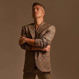 Moisés Arizmendi Instagram - Te ha pasado? Que te duermes en el momento más inoportuno? Te leo.

#justkidding 

@revistablackmx

Pic 3

Gracias equipazo de PR @makeitprensa Gracias Luis @luiswolosky

Pic by Lalo  @eduardoraos
Styling @sir.styling
Maquillaje y peinado @aleromua

Editora en jefe @linaglow 

#moda