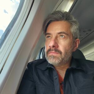 Moisés Arizmendi Instagram - Cuando el vuelo se demora tú....?
Qué haces?
#fly #demora #delay #actitud
