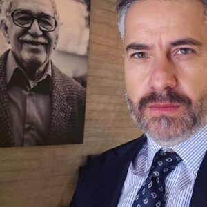 Moisés Arizmendi Instagram - Dialogando,  ya sabes, contando historias,  chill pues!
Cuéntame cuál es tu favorita de... sus ficciones?
Y si no tienes la menor idea de qué hablo, también di. Por fa

#realismomagico