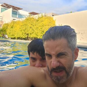 Moisés Arizmendi Instagram - Variaciones sobre la felicidad. A ti... Qué te hace feliz?