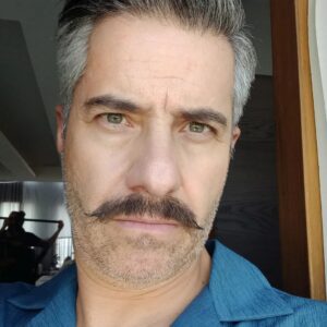 Moisés Arizmendi Instagram - El #Roger renovado #2ndseason #próximamente 
#elniñero por #Netflix
